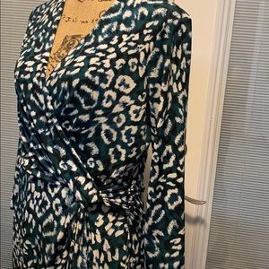 Anne Klein dress green black white beautiful